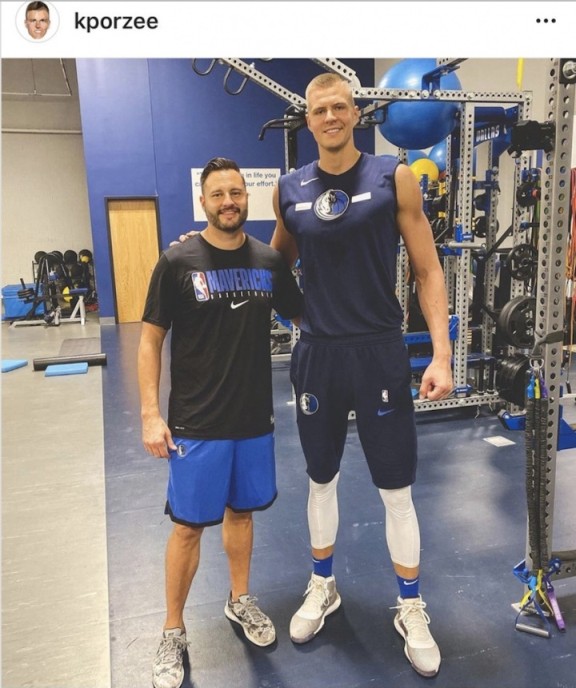 又挖走一个Stein：湖人聘请前独行侠运动表现总监任体能教练