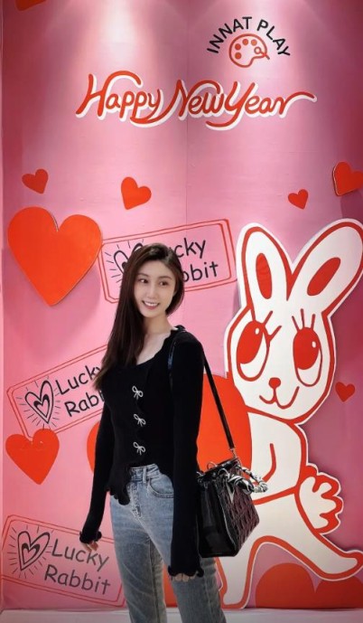 锤了！邹阳妻子是大7岁的水亦诗前央视主持水均益的爱女