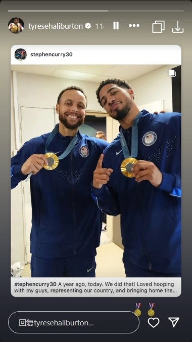 金牌后卫x2哈利伯顿转发跟库里的合照 纪念夺金一周年