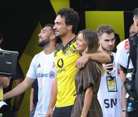 新欢胜旧爱胡梅尔斯告别赛不通知前妻&7岁儿子，带小10岁女友