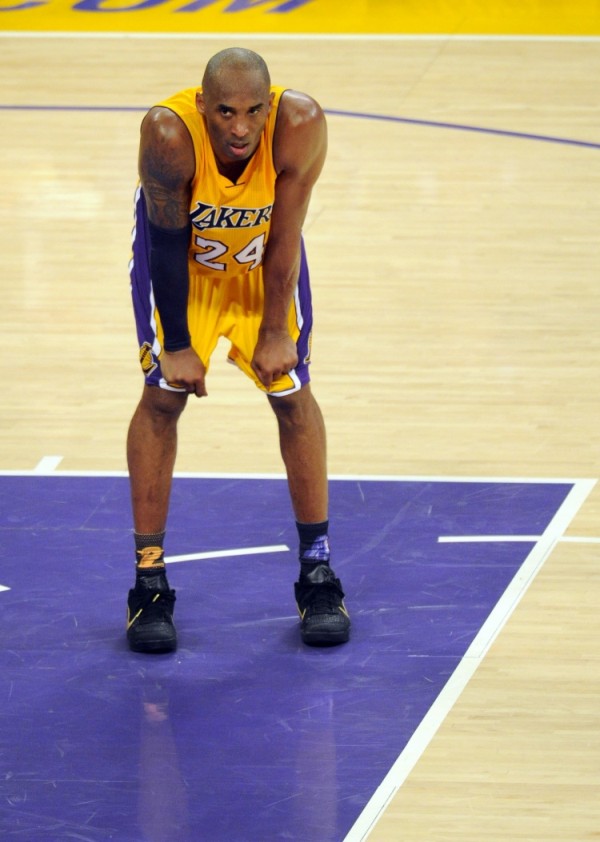 韦斯利-约翰逊：14年被克莱打爆后科比给我短信 称愿独自对抗一切