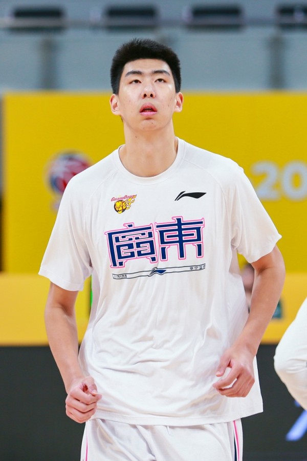 媒体人：徐昕A1合同今夏到期 俱乐部有独家签约权 谈不拢只能出国