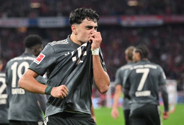 拜仁官方：帕夫洛维奇开始跑步训练，为复出做准备