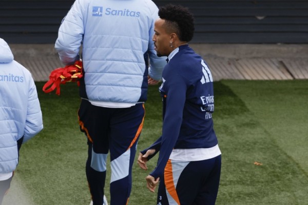 马卡：米利唐状态恢复对皇马而言是关键，他无惧伤病想卷土重来