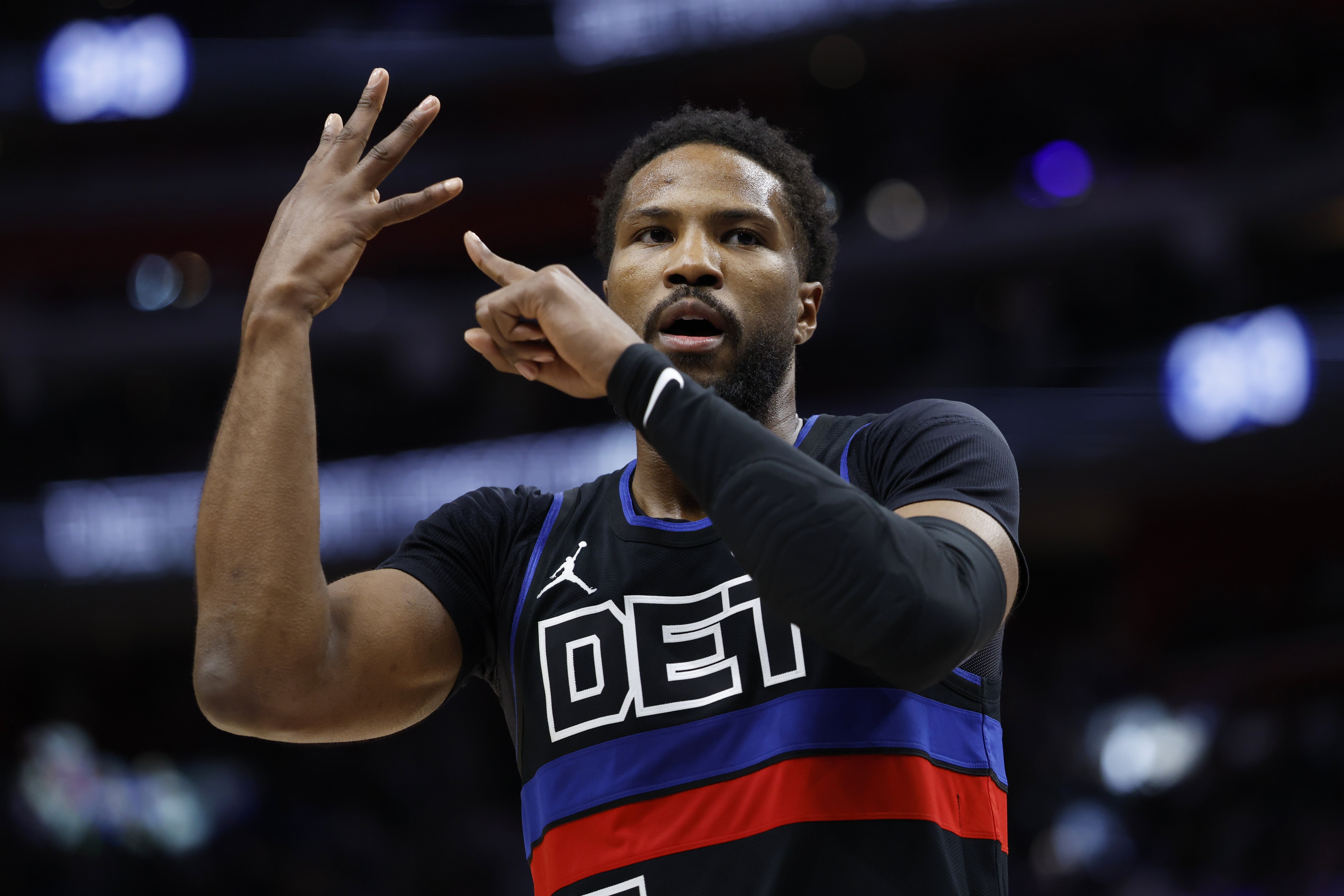 涉赌+欠钱！名记：活塞给比斯利留了个位置 等后者处理完场外麻烦